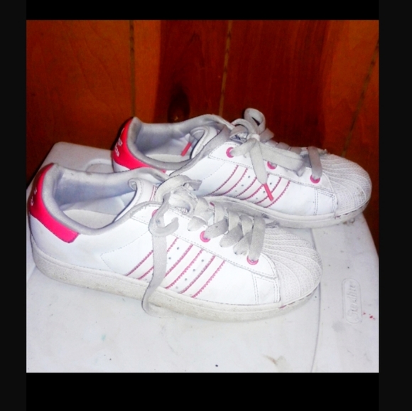 adidas vintage white sneakers